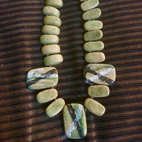 Beautiful Green Agate Necklace - Picture 4 of 5